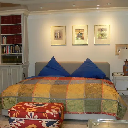 Die Villa Mettmann Bed & Breakfast