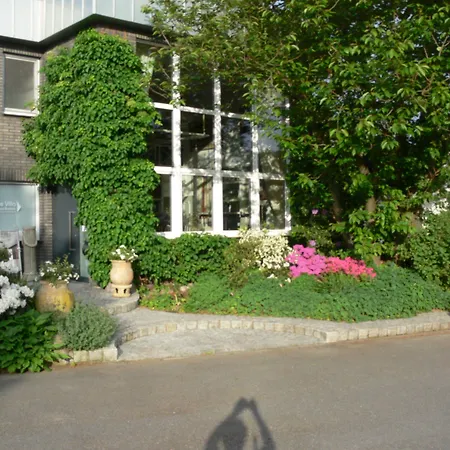 Die Villa Mettmann Bed & Breakfast 4*