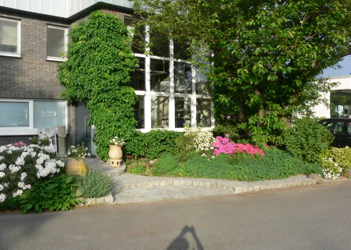 Die Villa Mettmann Bed & Breakfast 4*